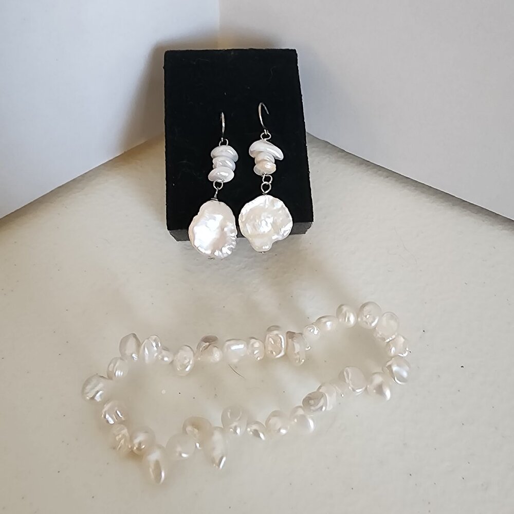 Freshwater Pearl Dangle Earring and Bracelet Set Priced to Sell!